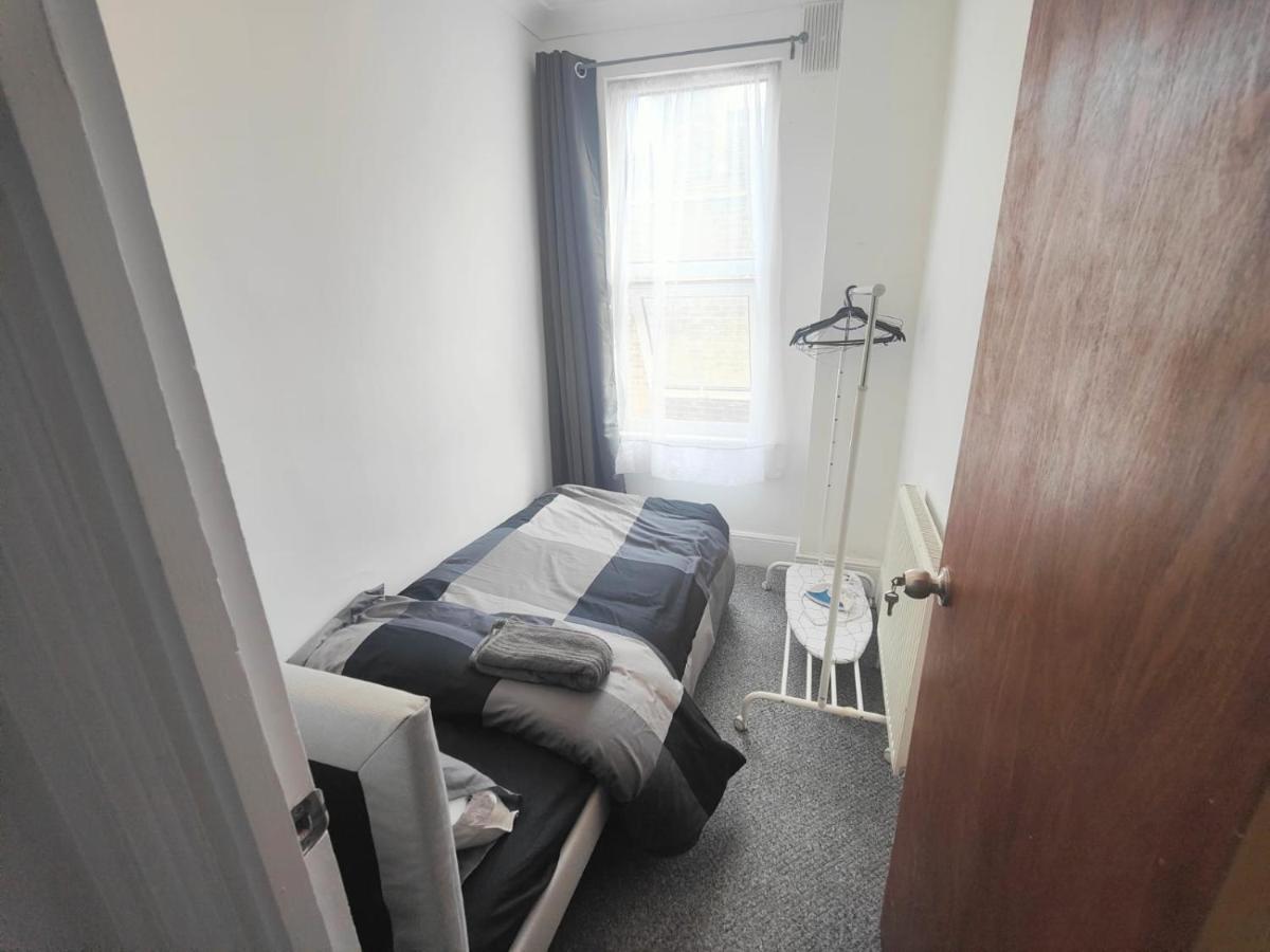 Lovely 3 Bedroom Serviced Apartment In Leytonstone London Exterior foto