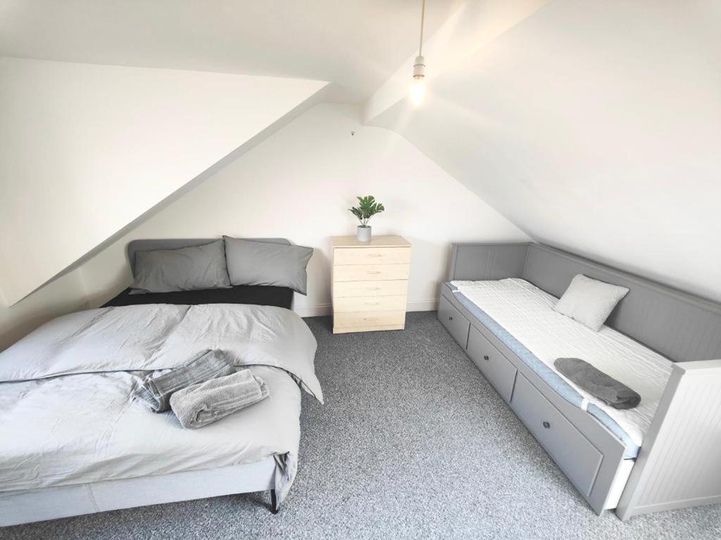 Lovely 3 Bedroom Serviced Apartment In Leytonstone London Exterior foto