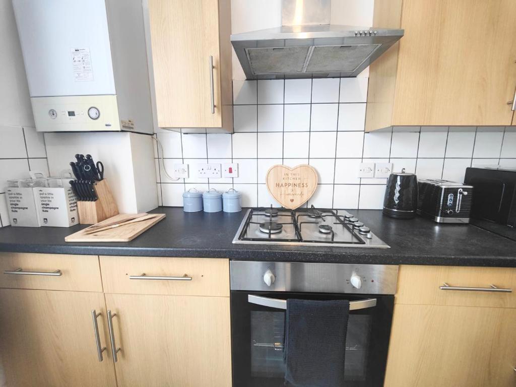 Lovely 3 Bedroom Serviced Apartment In Leytonstone London Exterior foto
